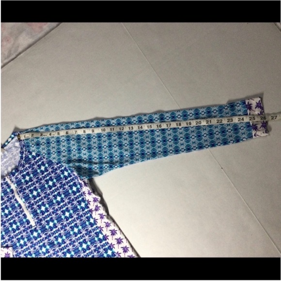 Tommy Bahama RashGuard Small - Picture 8 of 8